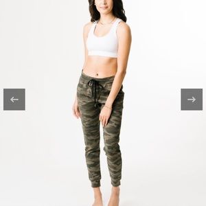 Zyia Camo Unwind Joggers MEDIUM